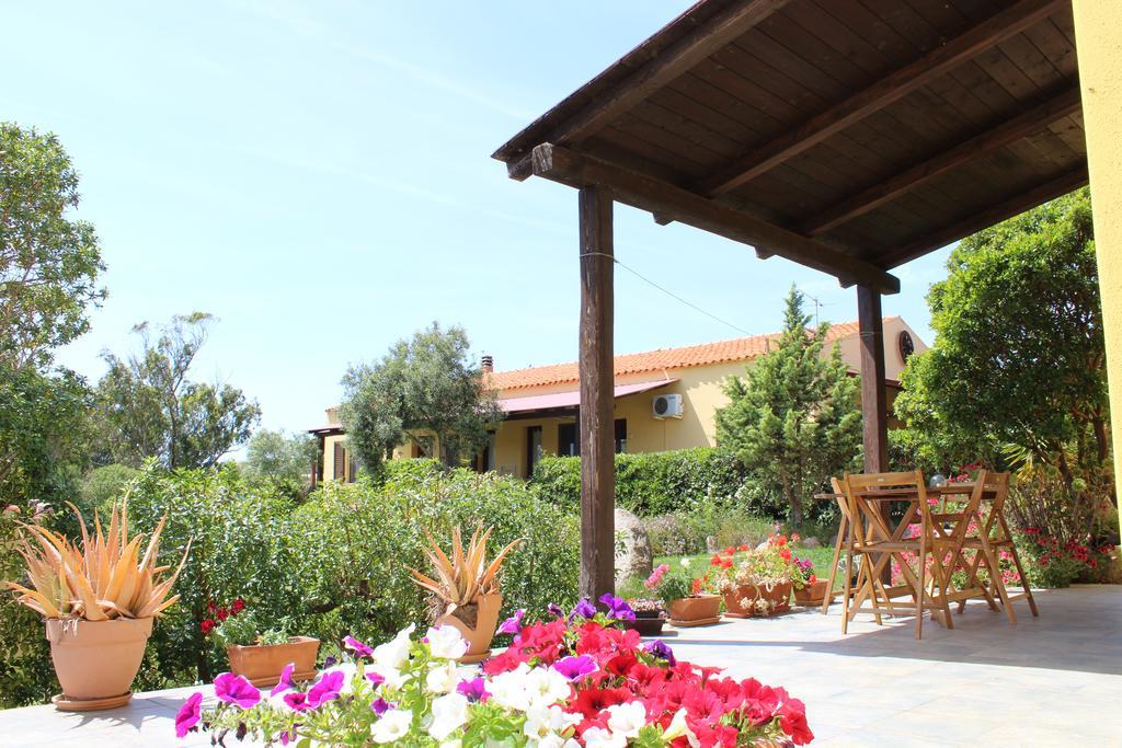 Agriturismo Campesi Casale Tra Le Vigne Aglientu Exterior photo