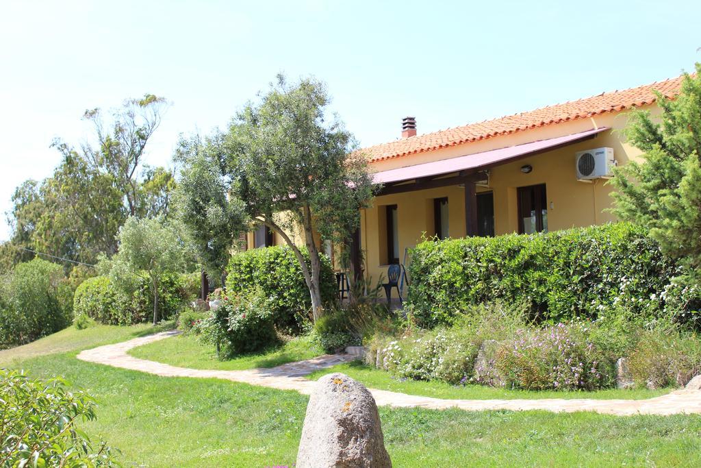 Agriturismo Campesi Casale Tra Le Vigne Aglientu Exterior photo