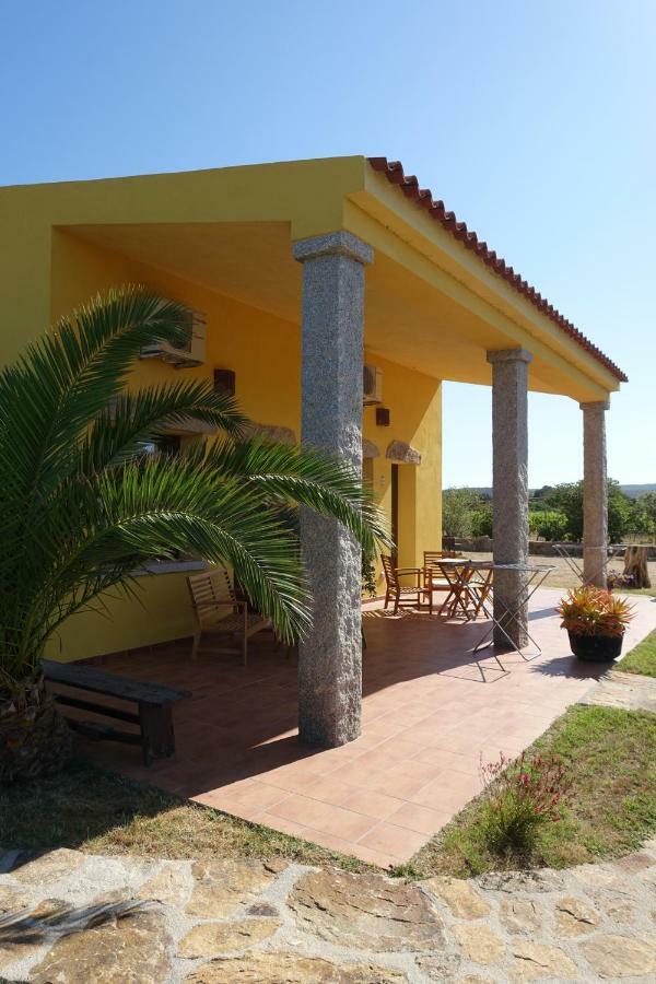 Agriturismo Campesi Casale Tra Le Vigne Aglientu Exterior photo